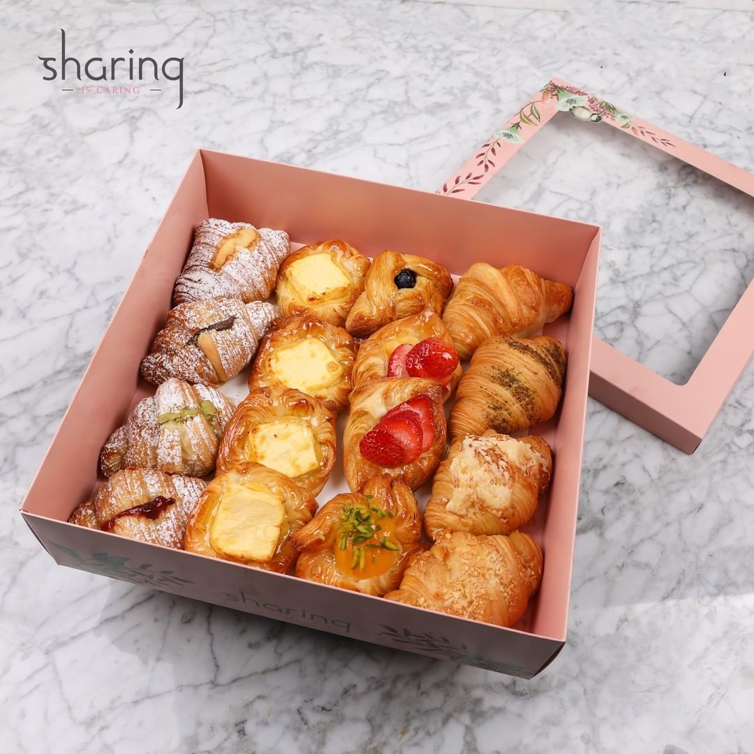 sharingrest's tweet image. Sharing Pastry Medium Box

Price: AED 78.75

To order please visit the link in the bio, call or communicate via WhatsApp

#abudhabi #alain #uae #pastry #sweetcravings #sharingiscaring #foodie #foodbox