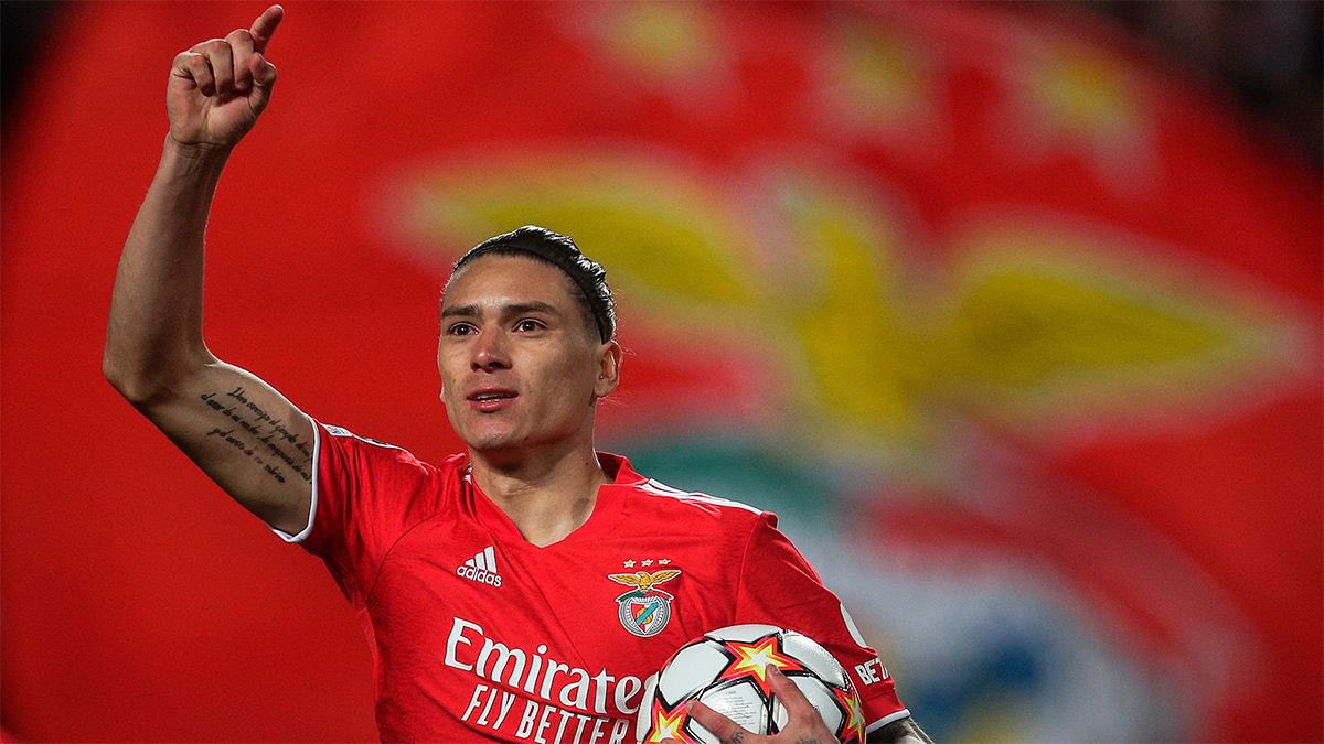 utdgen_'s tweet photo. 🚨| EXCL: Darwin Nunez has told Manchester United to find an agreement with Benfica, he’s ready to join Manchester United 🔴

Manchester United will negotiate a price with Benfica and are pushing to get him ✅

Benfica want £70mil. Manchester United ready to pay £60mil ⏳

#MUFC https://t.co/ACg5Q2AQRH