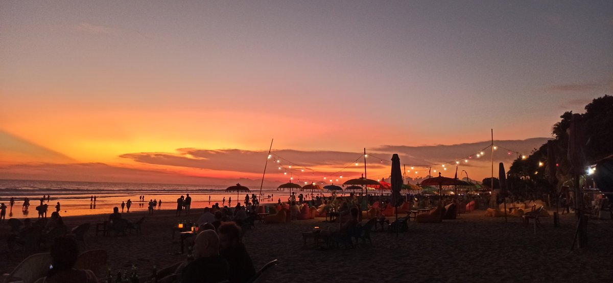 beeeeegenk's tweet photo. Ya rehat sejenak dr kerjaan walaupun masih inget tanggung jawab sbg karyawan. #sunset https://t.co/0hXc5QDFJj