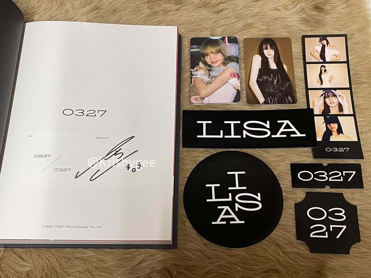 Krishygee's tweet photo. so for today’s video, I luckily pulled “0237 out of 0327” random SIGNED PHOTOBOOK BY LISA 🐥😭💛 YES LISA SIGNED PHOTOBOOK Vol.3 🥹

PS: ung isang photobook lang binili mo tapos may signed pa sa loob 🤭😄 https://t.co/nLxgajzdtu