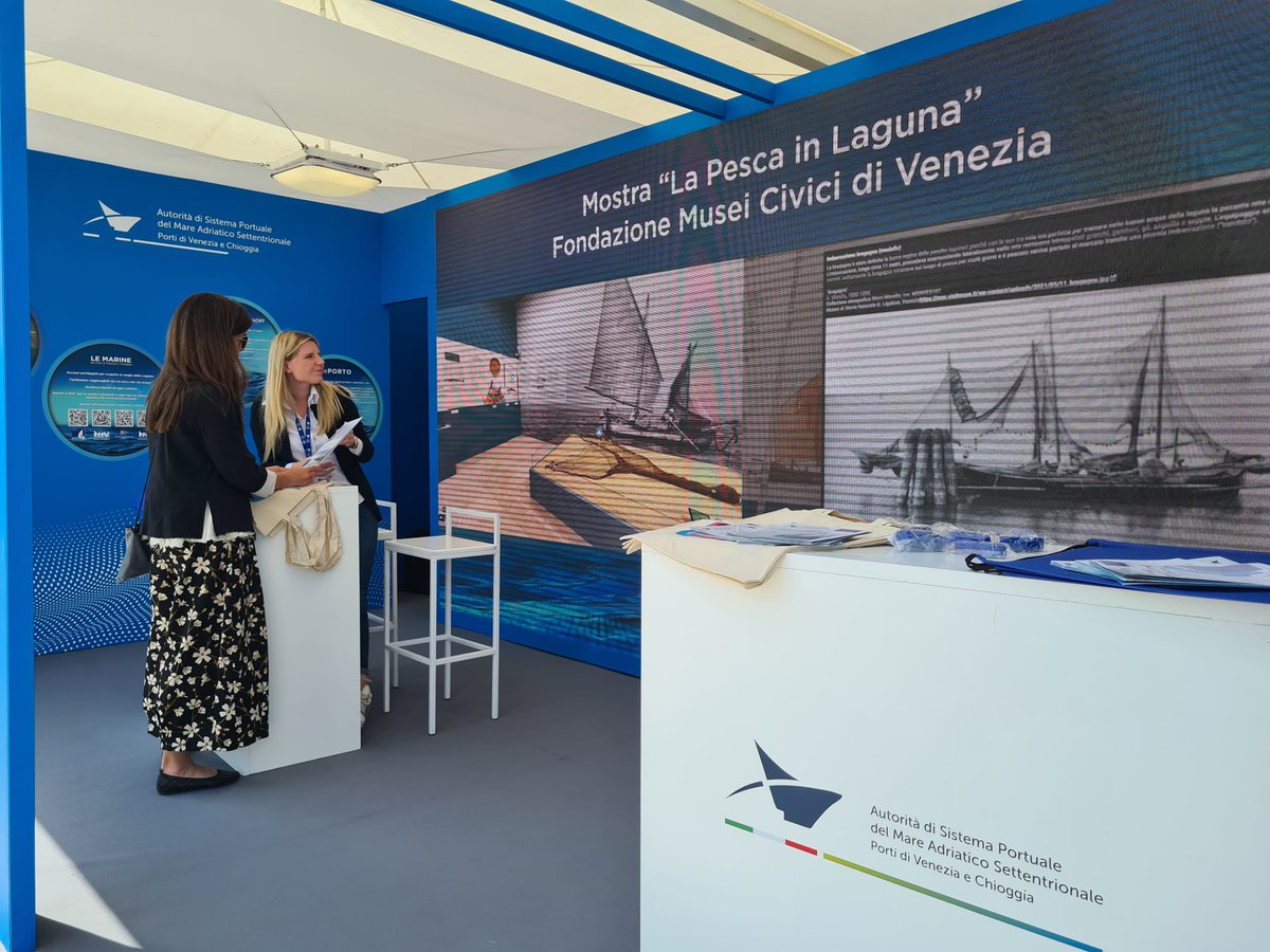 PortOfVenice's tweet photo. #SaloneNauticoVenezia  
Vi aspettiamo al centro del piazzale Campanella 🔛vieni a trovarci, e naviga nel presente e nel passato della portualità veneta alla riscoperta di luoghi chiave della nostra millenaria realtà portuale ⚓️
🆕https://t.co/tuJWJhBKCF
#RememberProject #ADRIJO https://t.co/hE0JuWt4MZ