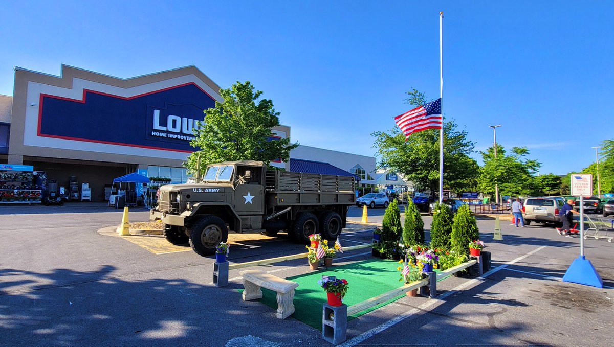 Honoring those who gave all this Memorial Day. <a href="/BenitoKomadina/">Benito.Komadina@Lowes</a> <a href="/DustinCornell5/">Dustin Cornell</a> <a href="/BlueBoxR1/">@BlueBoxR1</a>