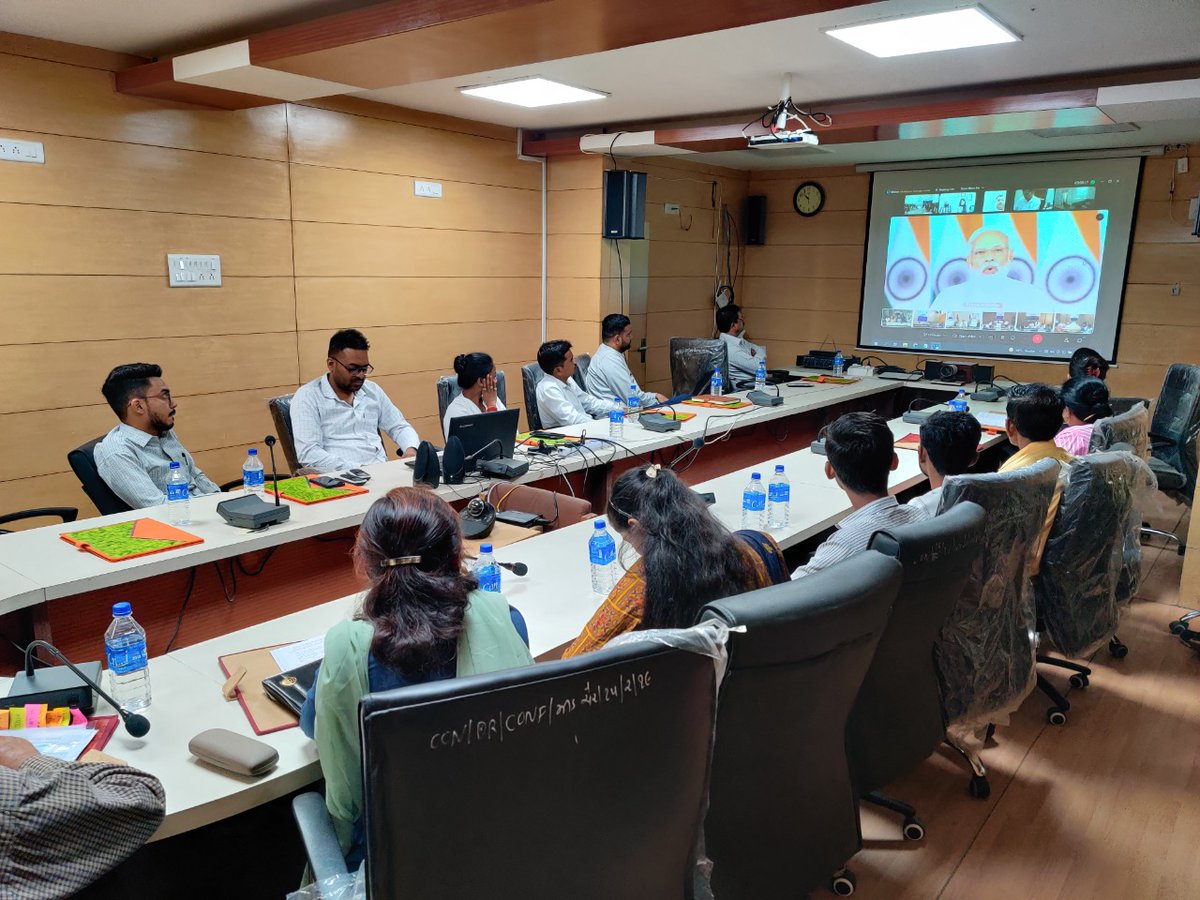માન.પ્રધાનમંત્રીશ્રી દ્વારા પ્રધાનમંત્રી કેર ફોર ચિલ્ડ્રન યોજના લોન્ચ કરવામાં આવી. આ યોજના હેઠળ નર્મદા જિલ્લામાં બાળકને વડાપ્રધાનશ્રીનો સ્નેહપત્ર, પ્રમાણપત્ર, PMJAY-MA કાર્ડ તથા અન્ય જરૂરી વસ્તુઓની કીટ આપવામાં આવી. #PMCaresForChildren <a href="/PMOIndia/">PMO India</a>
<a href="/CMOGuj/">CMO Gujarat</a> <a href="/MinistryWCD/">Ministry of WCD</a> <a href="/pkumarias/">Pankaj Kumar</a>
