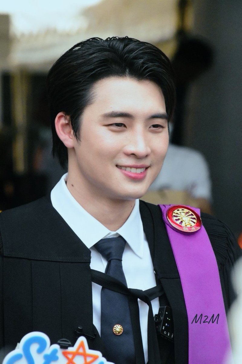 M2M_9489's tweet image. บัณฑิตหล่อ บอกต่อด้วย
#MeanPhiravich
#MeanTto
#CongratsMeanPhiravich