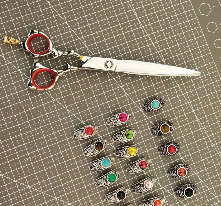 We are Manufacturer and Exporter of Hairdressing scissors, Barber Razors, Safety Razor, Barber Capes, Eyebrow/Eyelash Tweezers, And other Barber &amp; Beauty Surgical instruments.

We do offer Custom logo, Customized Colors, Customized Design and Packaging included in the order.
