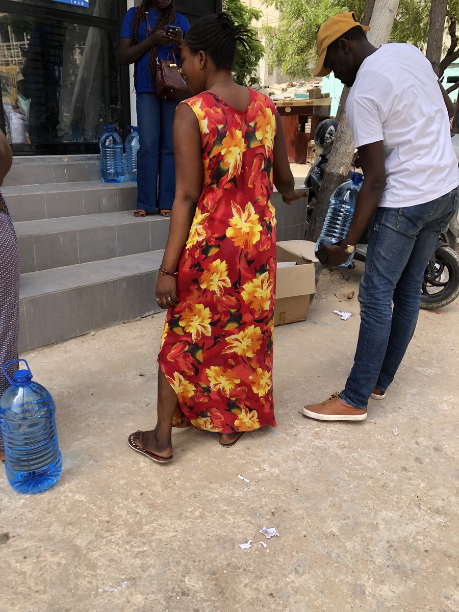 DiamoSenegal's tweet photo. Ana wa #Medina kaylen ci xeweul bilen #DIAM_O indil ci bissou tay bi.
#eau #eaufiltree #eaupure #eaulegere https://t.co/0B6yvGWch9