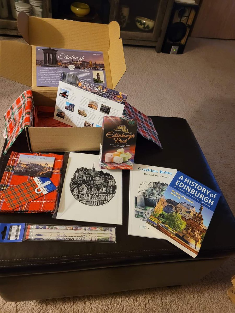 Love this #unboxing from Gabrielle in Washington, USA of last Quarters Scot Box featuring #Edinburgh. Remember to send us your pics via email/social media. You can tag us or use the Hashtags #TheScotBox or #BonnieBoxesLtd 💙