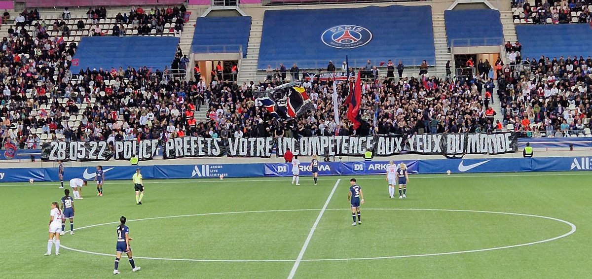 SandraCameleon's tweet photo. @GaryLineker What the PSG Ultras wrote yesterday...on est tous d'accord...so sorry  LFC fans https://t.co/u9cf6KwaGm