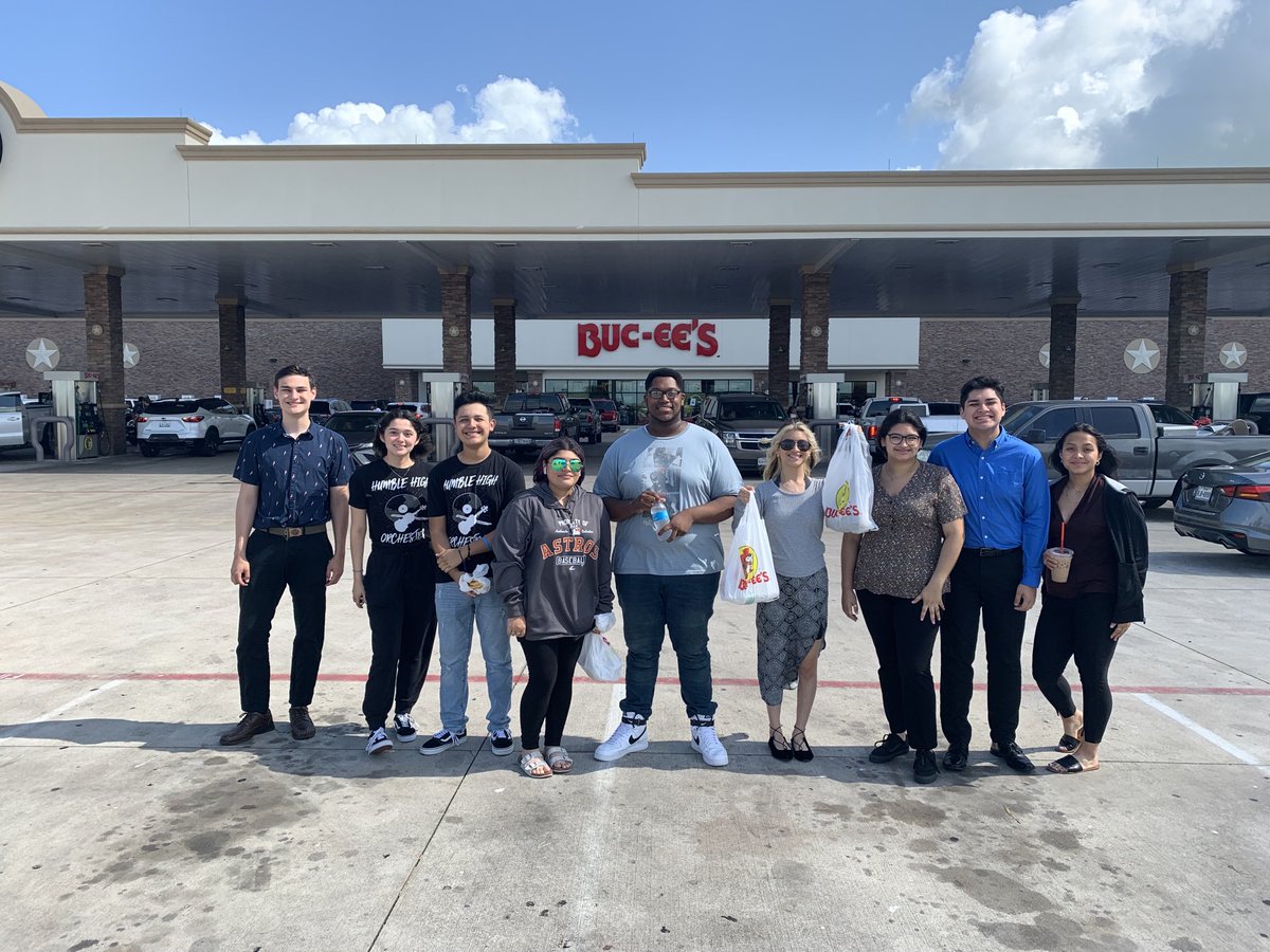 Off to State Solo and Ensemble ⁦<a href="/UTAustin/">UT Austin</a>⁩! First stop Buc-cee’s!