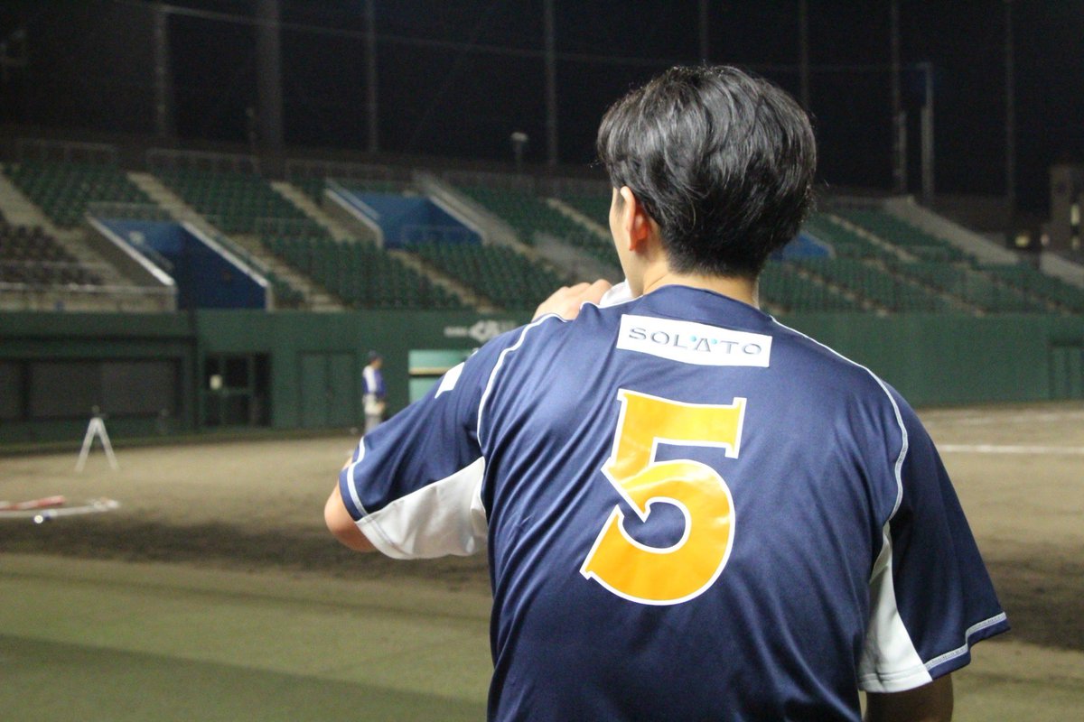 OueIt's tweet photo. 久しぶりに愛媛のユニフォームを着て野球をして来ました！

一緒にプレーをできるうちは
見本を見ていただきながら指導、そして言語化能力を向上させていきたいと思います🦖

アイコンにもしている、まやまかつのりイラストのスタンプ化が完成しました🍊
ありがとうございます😆🙌 https://t.co/gVnBGqOyev