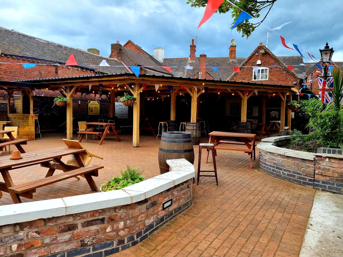 We are starting to get Jubilee ready... We are so in love with our now nearly complete garden.. 🇬🇧🍻🎉❤

Don't forget our Jubilee Garden Party Friday from 12.30 until 8.30pm and then our Jubilee Sunday Session from 5pm... 🎶