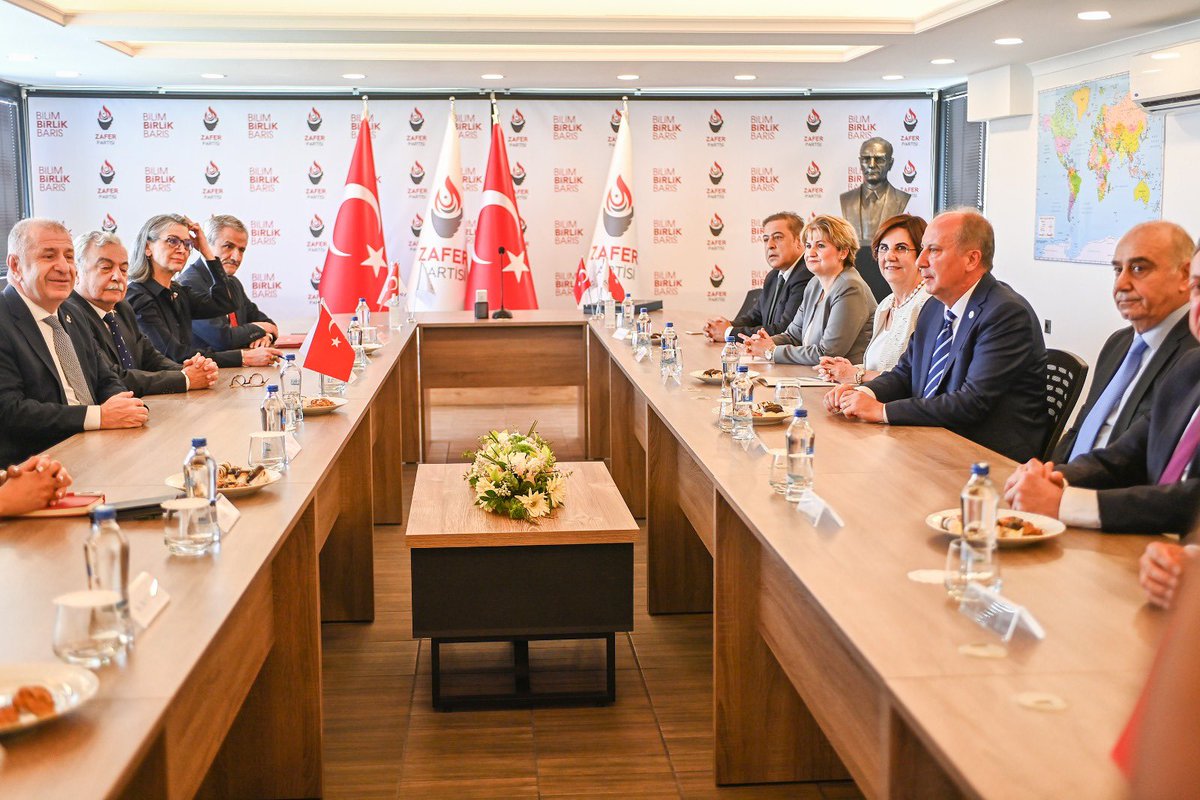 Genel Başkanımız Muharrem İnce, hayat pahalılığına karşı çözüm önerilerimizi içeren Bitkisel ve Hayvansal Üretim / Gıda Egemenliği Raporu’muzu iletmek üzere Zafer Partisi Genel Başkanı Ümit Özdağ ile bir araya geldi.