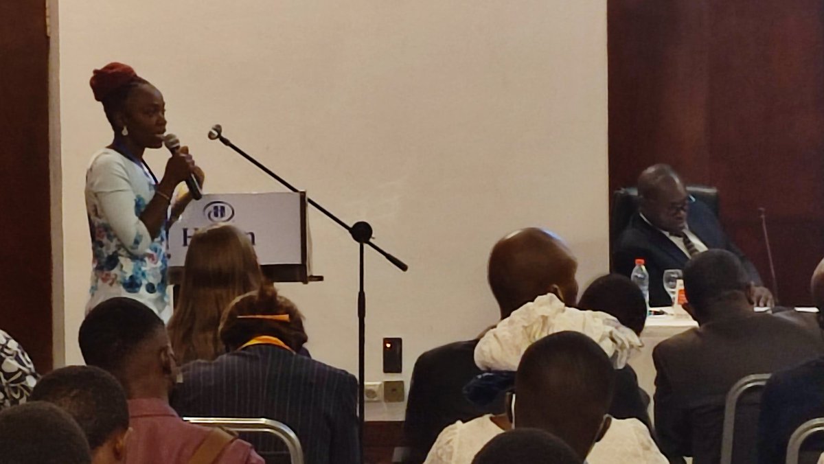 SmartClickAFR's tweet photo. Atelier sur la lutte contre les #FakeNews à Yaoundé avec l' @UEauCameroun

Place à la présentation d' @Asitchoma sur : 
"Le poids des FakeNews dans la déstabilisation économique et politique " https://t.co/YoQlOdEvyV