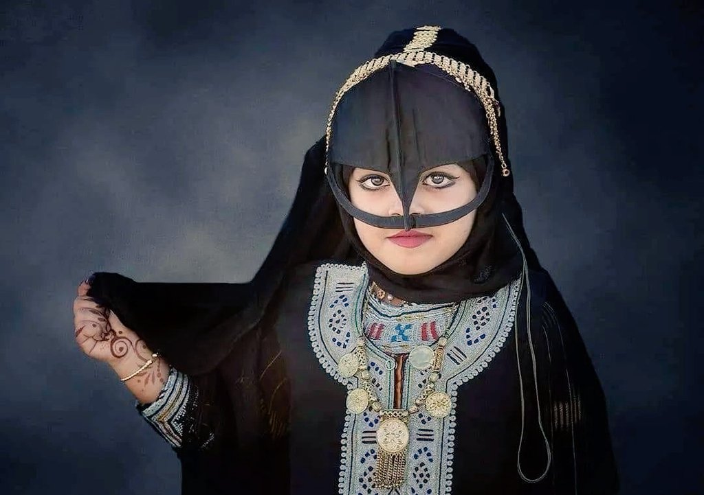 أصدق ما قيل في المواساة :
ستجتاز هذه الحياة بتفاصيل ظروفها وشدائدها كما يجتازها كل أحد فاختر الرضا يهن عليك العُبور.
#مساء_الخير