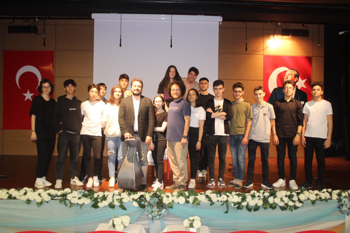imuturkmusikisi's tweet photo. Bugün İMÜ Türk Musiki Bölüm Başkanlığı olarak Başakşehir İstanbul Teknik Üniversitesi İsmail Dede Efendi Güzel Sanatlar Lisesi'ni ziyaret ettik. Ümit vadeden gençlerle tanıştık. Bölümümüz ve yetenek sınavımız hakkında bilgiler paylaştık. https://t.co/YdxPqZ1w50