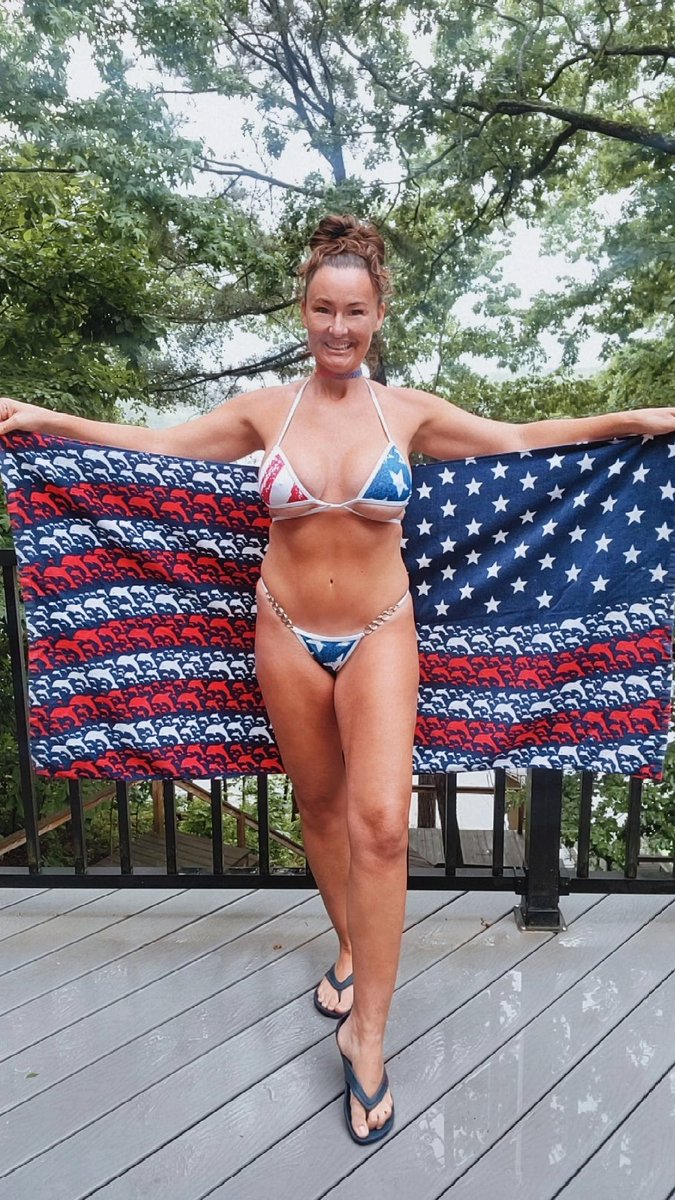 fit_lake_momma's tweet photo. We honor those who have died in combat to defend our freedoms and country.
#MemorialDay #America #Freedomisnotfree #usabikini #bikinigirl
@fithotmoms @Aaptil80 @Assman3pt0 @bikini_friday https://t.co/vdeUYnfXil