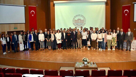 AnkaraYesilay's tweet photo. Şube Başkanımız Av. Sevilay ASLAN, Sağlık Bilimleri Üniversitesinin Dünya Tütünsüz Günü kapsamında hazırlamış olduğu panele konuşmacı olarak katıldı. Açılış konuşmasını gerçekleştiren Şube Başkanımız Yeşilayın Tütünle mücadelede yaptığı çalışmalardan bahsetti. https://t.co/1vAEsn0fCA