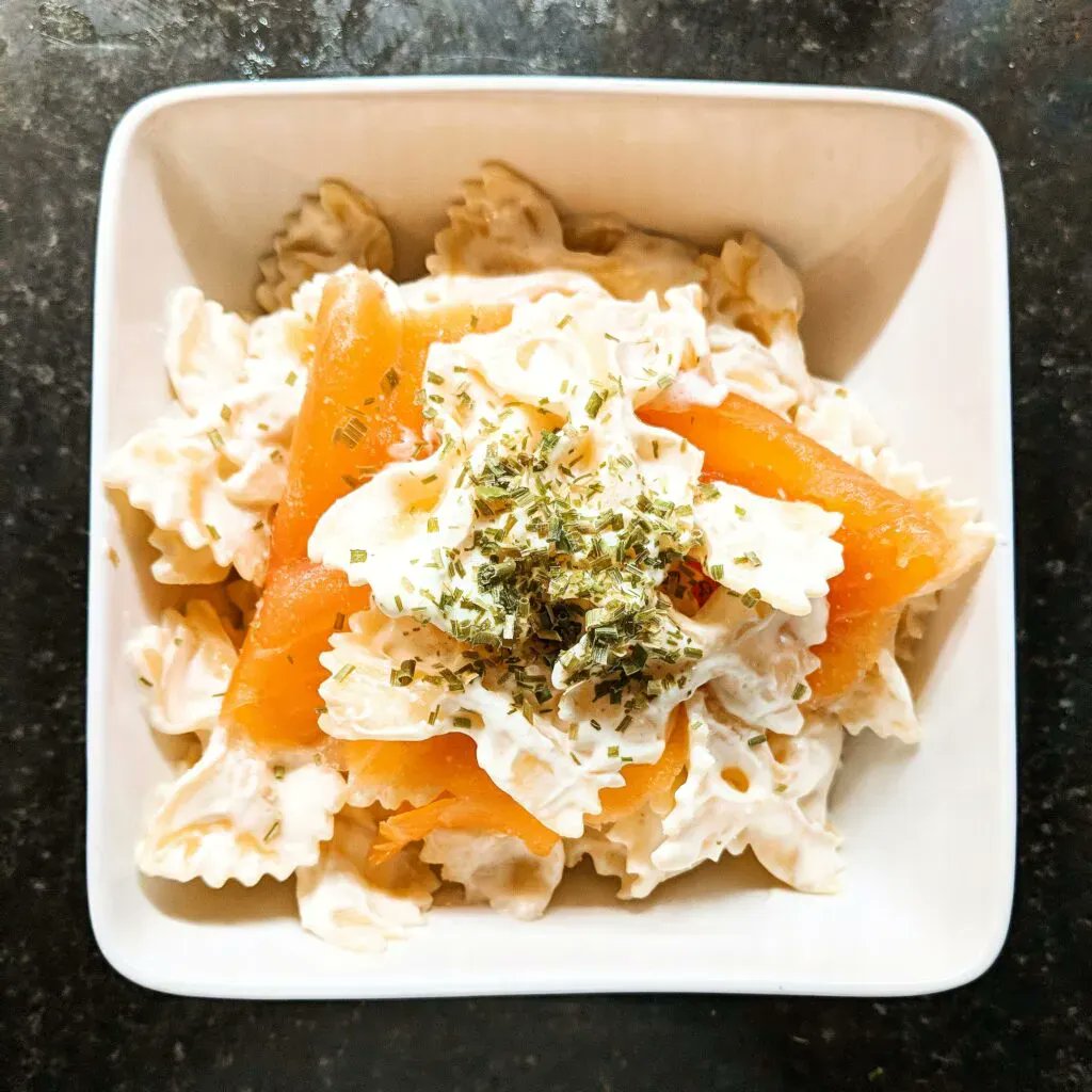 mealsinspiredby's tweet photo. Meals inspired by #harrypotter » Golden Snitch Pasta 
Inspired by Farfalle whilst shopping for Macaroni, this quick and easy dish replicates the visual appearance of the Golden Snitch. 
https://t.co/kXUKL7CWYG https://t.co/tbY6jMg1m6