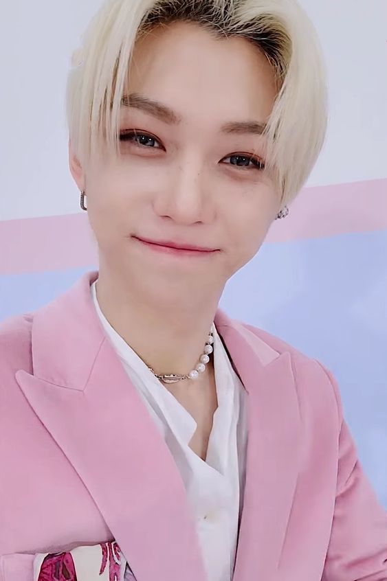 Mx. Apollo - Closed tweet media