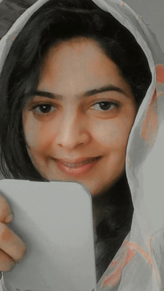 TanniCh04's tweet photo. Prblms are part of lyf,and facing them with smile is art of lyf..#tanni https://t.co/ZJ2bZopQER