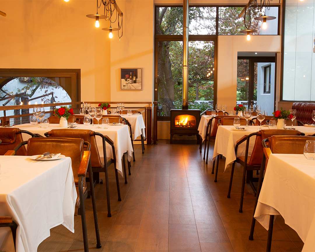 rustenvrede1694's tweet photo. We've got a fireplace for those chilly winter days. What better way to spend a rainy day that with a glass of red wine next to a crackling fire? 

#redwineforwinter #rustenvrede #winetasting https://t.co/Ap8ZimoNdM