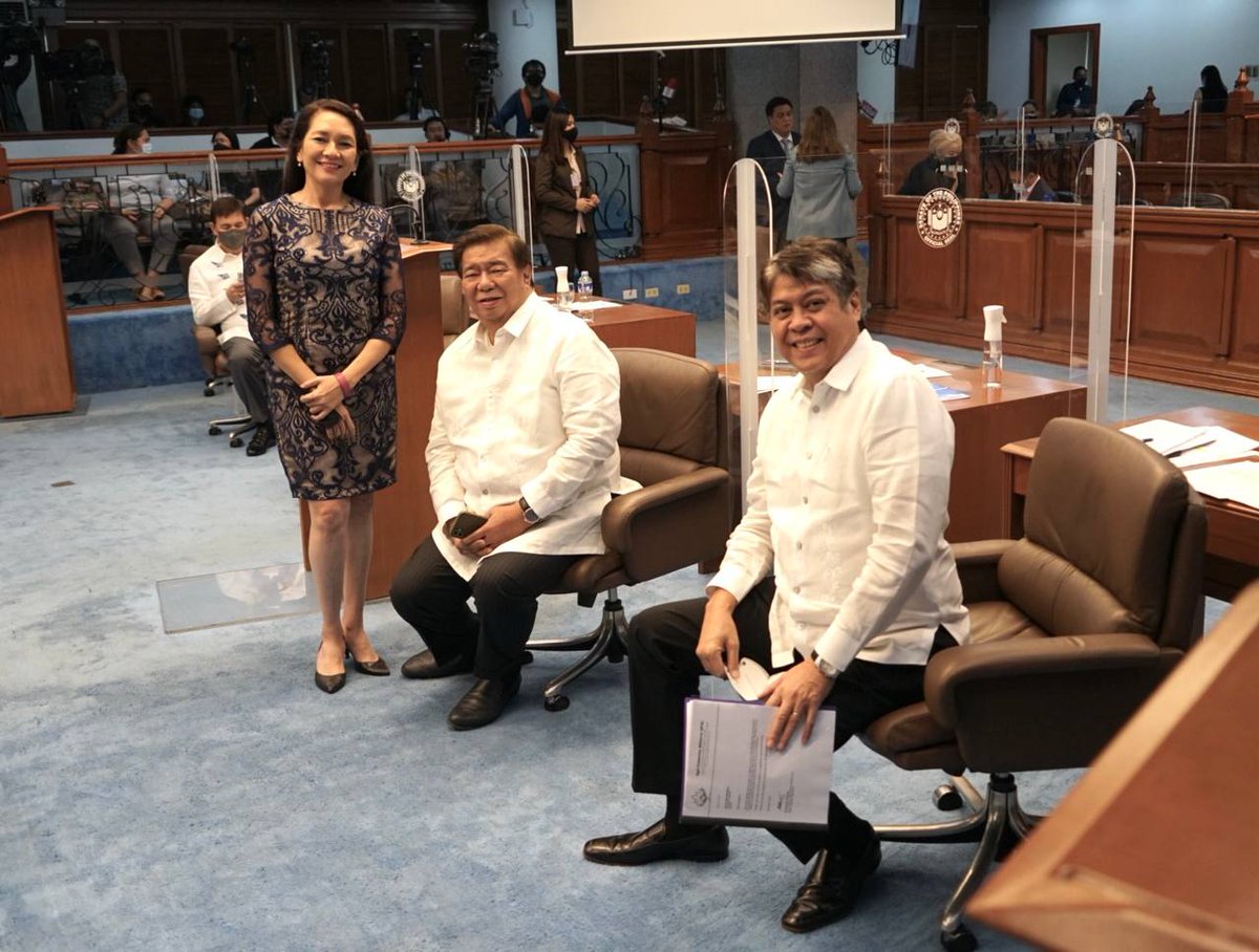 Salamat sa pagkakataong magsilbi kasama ninyo, Senate Minority Leader <a href="/BigManDrilon/">Franklin Drilon</a> at Senator <a href="/risahontiveros/">risa hontiveros</a>.