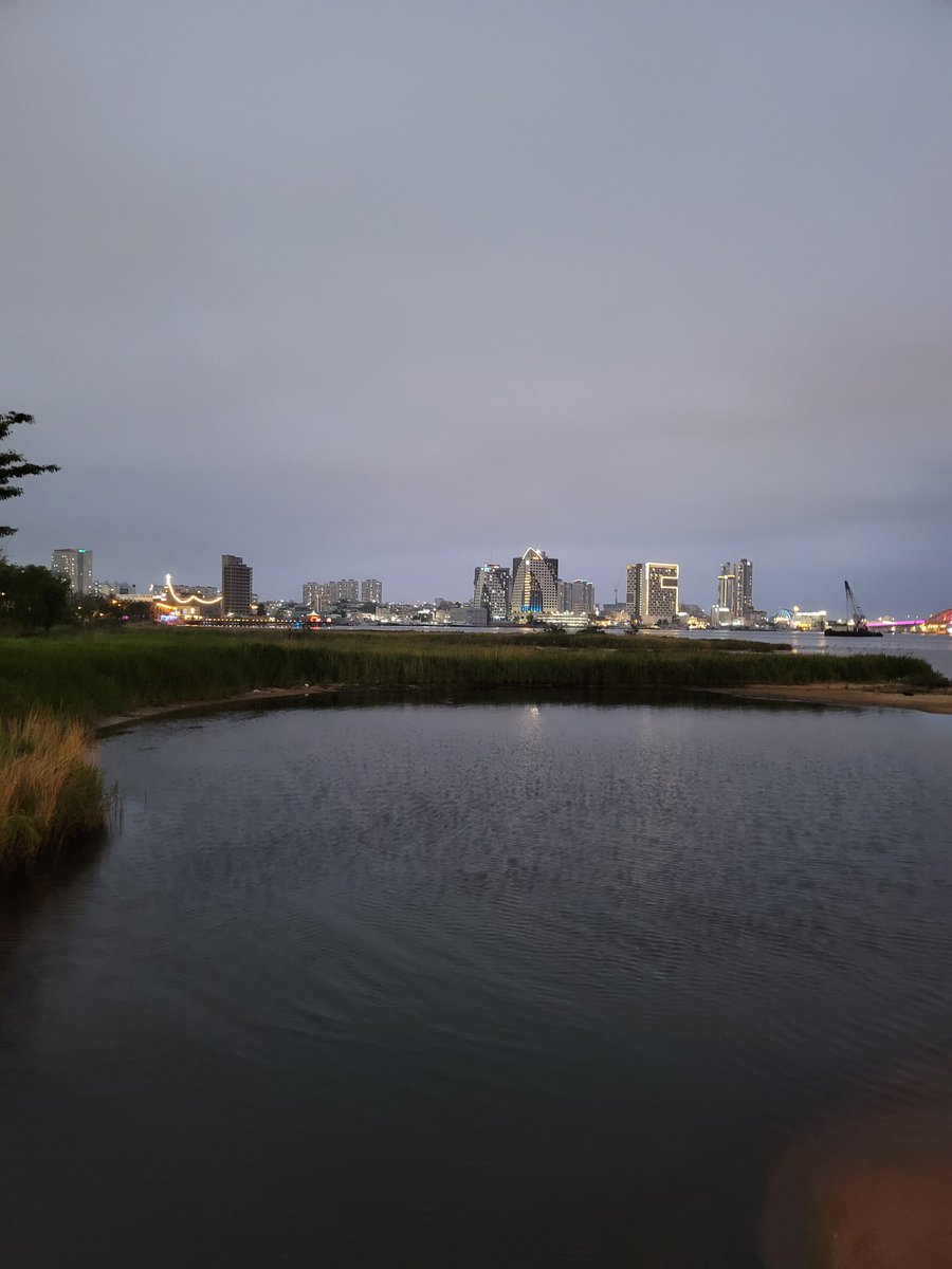 월욜이 지나기고 있네요.가슴이 답답해서 후배랑 동해바다  속초로 왔네요. 바다보니 맘이 좀터진것같네요.
지나간건은 지나간것대로 두는것이 맞는데 ~~
세월참빠르게 가네요.
나도다시 좋은인연  빨리 만나고 싶네요
40~50대 마조펨섭 및네토섭 환영해요
라인 hye8960