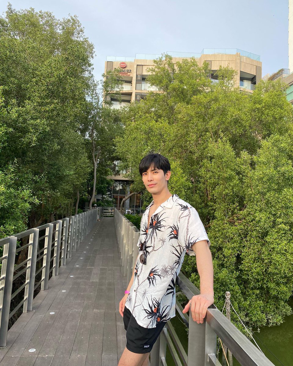 🏞Garden by the beach by @baypherepattaya
 @habitathospitality 

👕 by @ripcurl_th 

#BaypherePattaya 
#WelcomeToThePremierLife 
#LunarbyBaypherePattaya
#StaycationInStyle
#HabitatHospitality
#LifeisExtraordinaryinPattaya Credit : IG @SONYUKE #sonyuke #sonyukedotcom