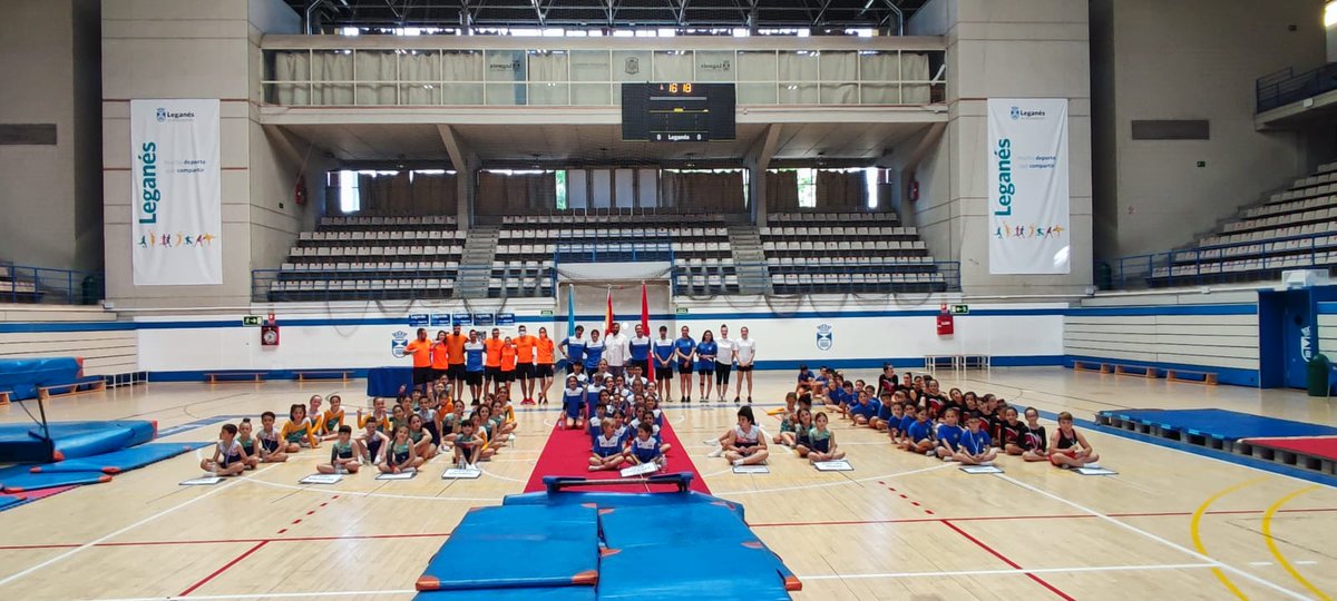 ClubLeganes's tweet photo. 17 medallas en el campeonato Interescolar de los deportistas de la escuela del @ClubLeganes celebrado en el Pabellón "Europa"

Gracias al ayuntamiento por las facilidades para poder organizar este torneo.

@AytoLeganes @deportesleganes #trampolin #valores https://t.co/HchULpn91r