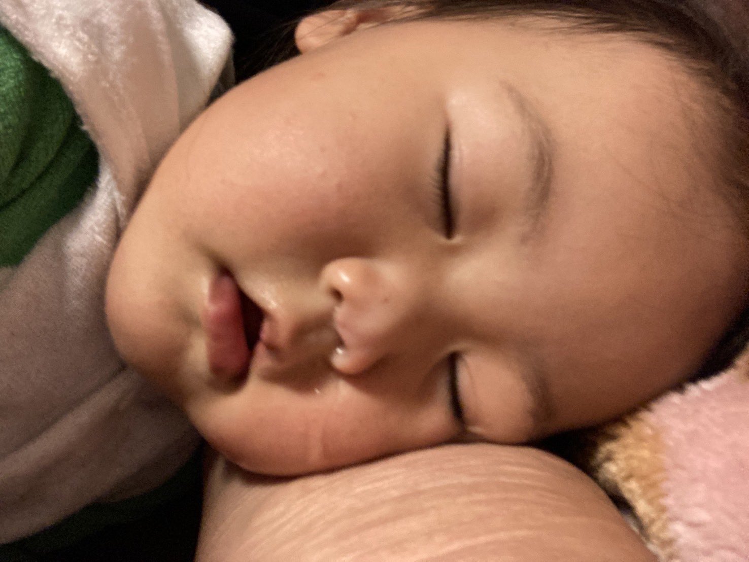 ﾘｯﾁｬﾝ 珍しく腕枕して寝たと 思ったら腕に鼻水タラーん W また鼻風邪 ん ズビズビ苦しそう T Co Pomyy7ordx Twitter