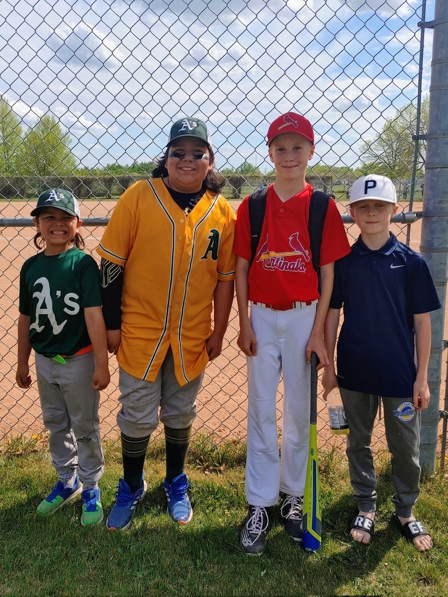 Big_G_09's tweet photo. #goodmorning 🌅 Great weekend of #DynamiteAs U13 #baseball in  #Saskatoon 🇨🇦 Awesome pitching, big hitting and stout D 👏 We made "A" semi's the best team showing since #Smokey 🐻 began his comeback last year 💯 Fun to manage and pull out a W vs our cousin too 😀 #BoysOfSummer ⚾ https://t.co/PJVJrIWJQl