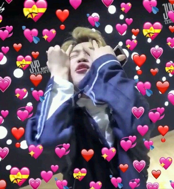 Stef_CrystalGem's tweet photo. @christophertext SHUT UP I LOVE YOOOOUUU!!! 😭🤍🖤 https://t.co/83imieHVyE