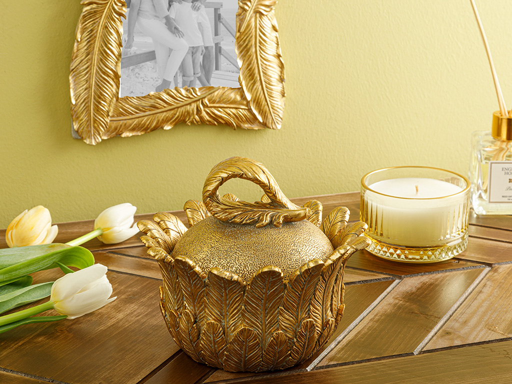 englishhometr's tweet photo. Muhteşem Hediye! 💛
• Sayfamızı takip et ve bu tweeti RT'le.
• Son 3 görselimizi beğen.

Gold dekoratif kutumuzu sen kazan. https://t.co/B9U304QCpV