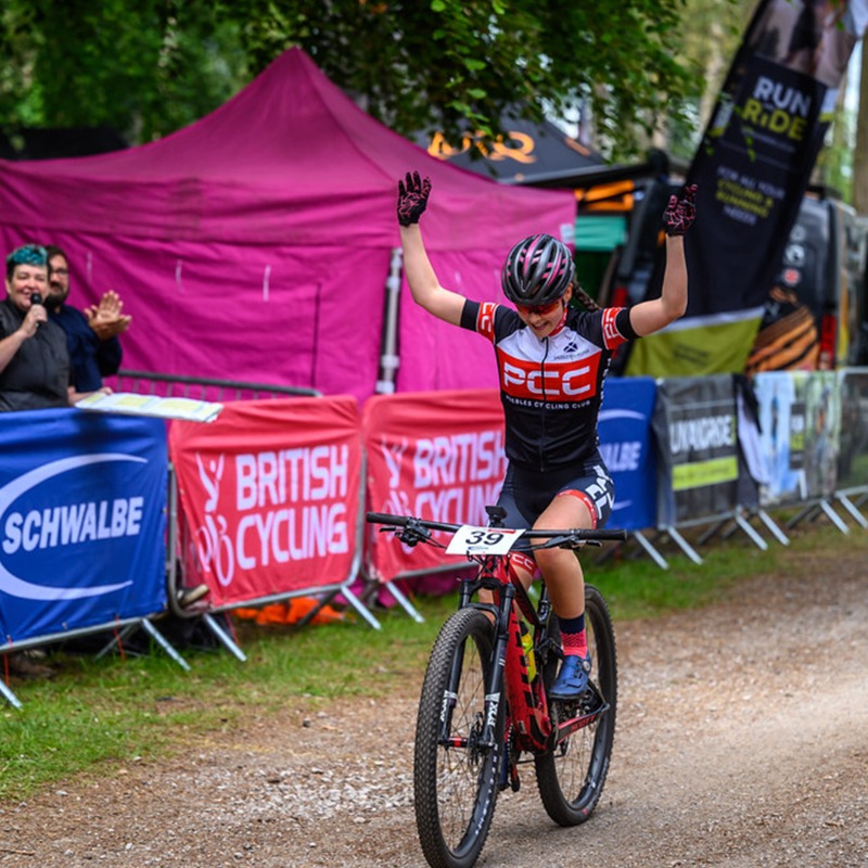 BritishCycling's tweet photo. The biggest showing of riders for cross-country this series was topped by Charlie Aldridge and Elena McGorum, as both rode wins at Round 4 of the #NationalXCSeries 👏