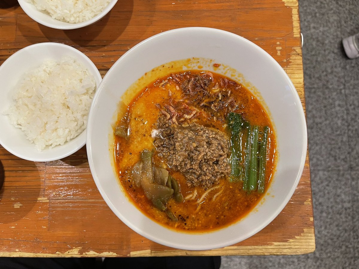 #京都大好きおじさん です。
久々の投稿ですが、怠けていたわけでございません。太りすぎてプライベートでの外食が激変しているのですw
しばらくはここの担々麺が多くなるのではないかなぁ〜と予想してます。（ここの担々麺は低カロリーと信じて、、、）