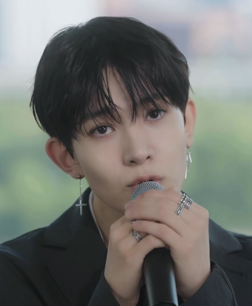 sjyimy's tweet image. hi heli 🥹