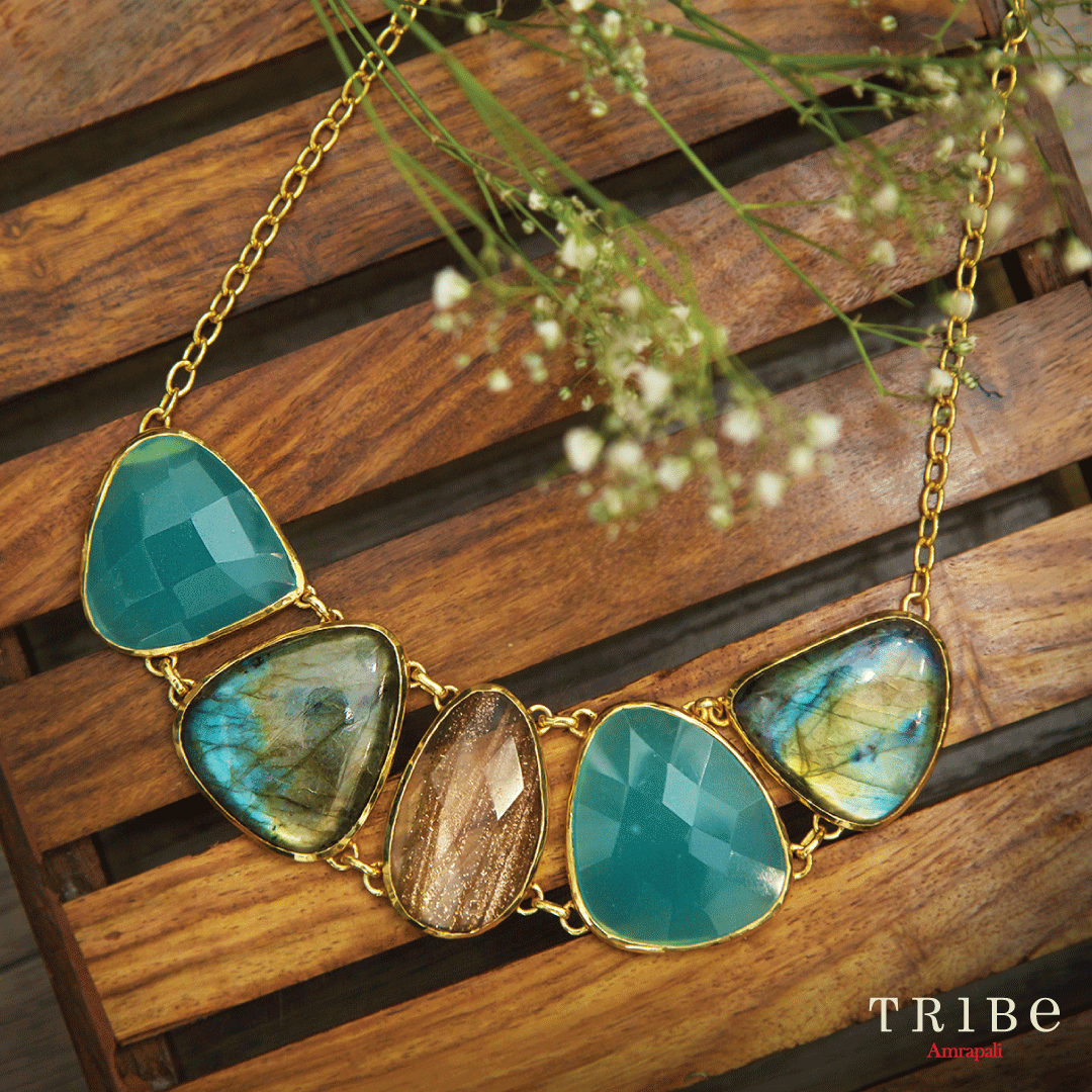 TribeByAmrapali's tweet photo. Cool tones and trendy cuts, this necklace makes a statement that works perfectly both with jeans and a white shirt or a breezy dress. Head to the link to shop now https://t.co/wScyM4Wgxk
#TribeAmrapali #Minimal #ContemporaryCollection #MarinaCollection https://t.co/H7ZoC2stML