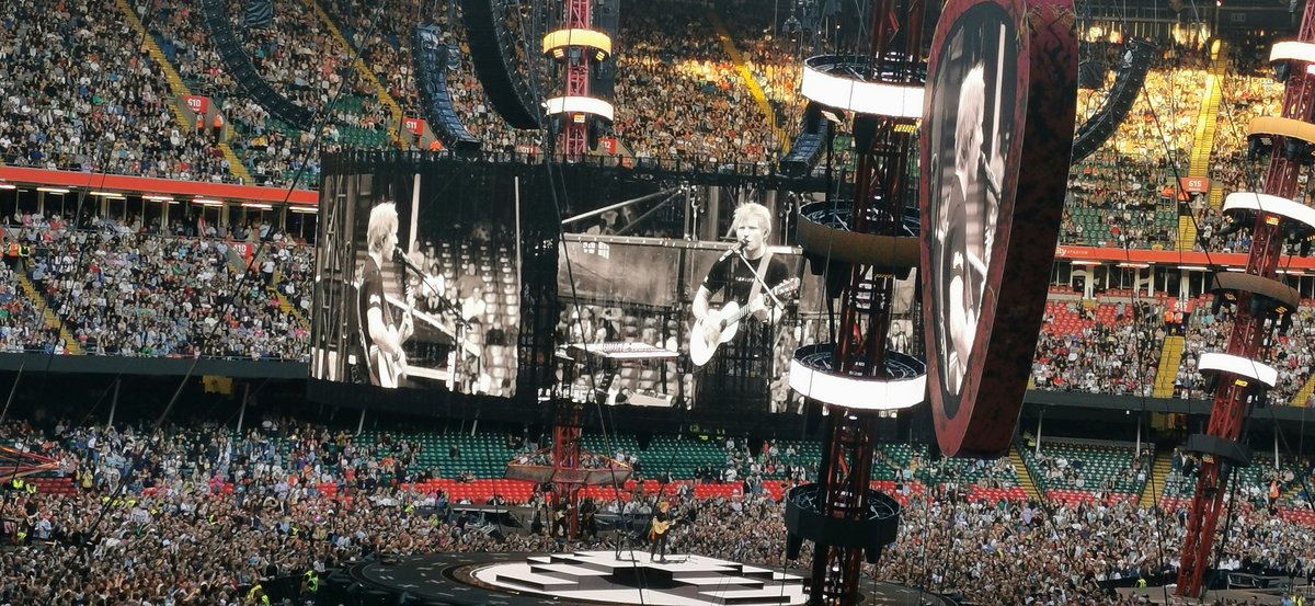 MunsifZaira's tweet photo. I was told I'd be in for a treat.
I wasn't disappointed.
#EdSheeran what an artist, what a performer!
.
.
#EdSheerancardiff #Cardiff #Wales #principalitystadium #CardiffLife #Music https://t.co/5IMhTZThII