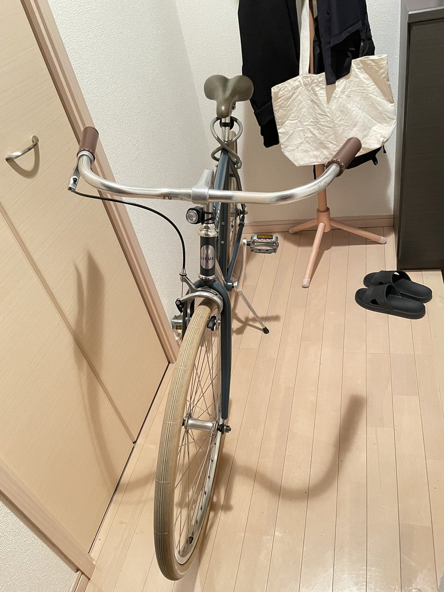 hdk_sh's tweet photo. I should’ve kept my bike inside earlier 🚴 Now it got many rusty parts and hard to clean them up! #linusbike #bikelife #linus #cruisetype #bikefan https://t.co/EXTgTS0tf1