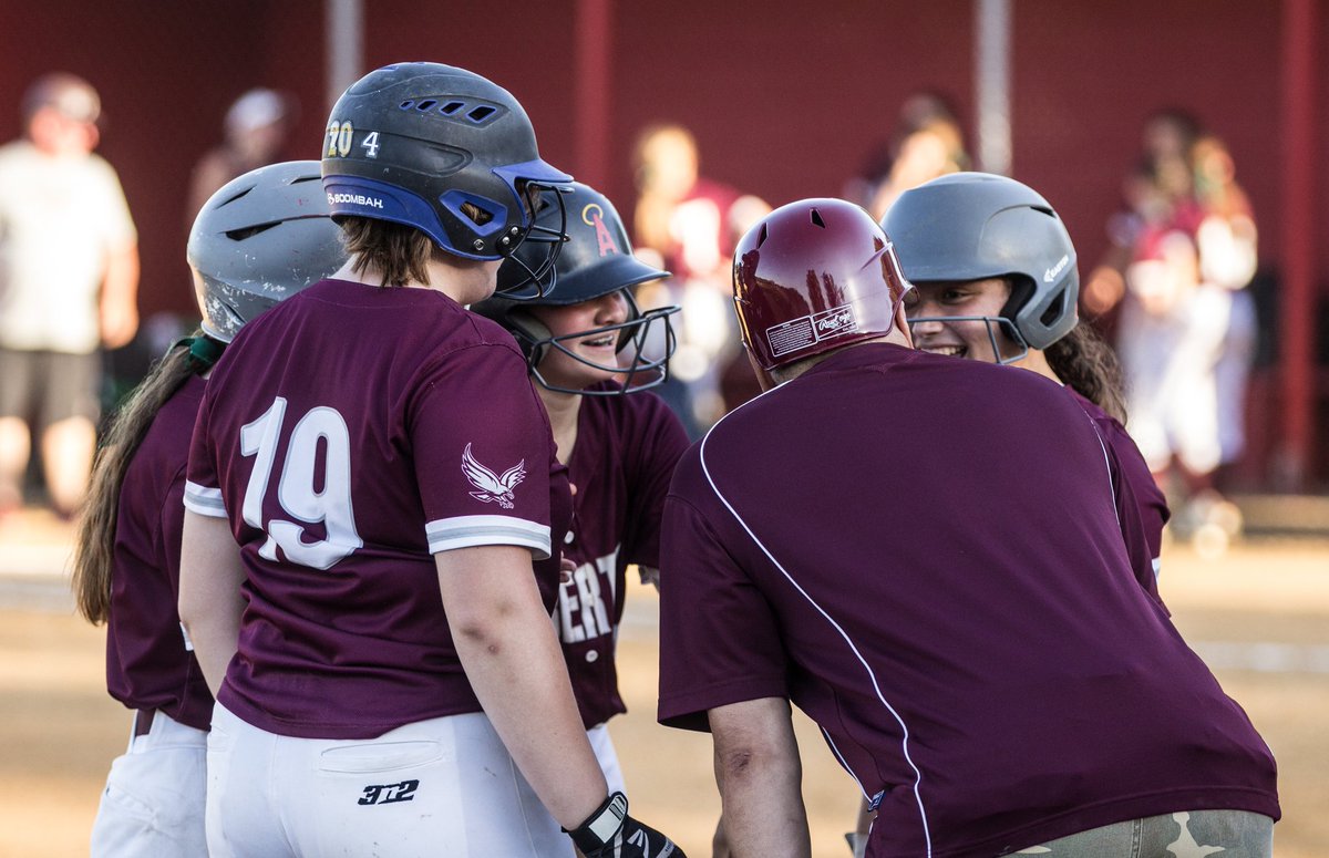 erapay5's tweet photo. Photo gallery from the Section 1 Class B championship game! @RNHSathletics @RyeNeckSoftball @RyeNeck_Sball @AMHSFalcons @LoHudSoftball

Full gallery on @lohudsports: https://t.co/3hvuNOvuPz https://t.co/0E8RonU6sz