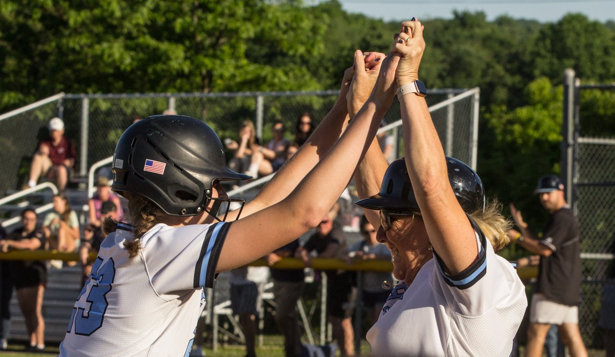 erapay5's tweet photo. Photo gallery from the Section 1 Class B championship game! @RNHSathletics @RyeNeckSoftball @RyeNeck_Sball @AMHSFalcons @LoHudSoftball

Full gallery on @lohudsports: https://t.co/3hvuNOvuPz https://t.co/0E8RonU6sz