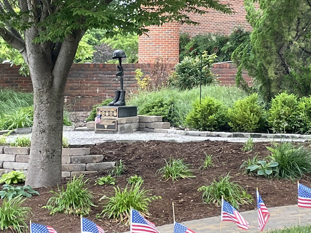UTMArmyROTC's tweet photo. MAJ Ahmad Matthews served as the   MC at the @utmartin Memorial Day Commemoration!  @UTMArmyROTC provided Color Guard.  Thanks @RepDavidKustoff and COL Michael Banks for their comments.  We remember those who gave the ultimate sacrifice for our country. https://t.co/lhKOpDU3Kg