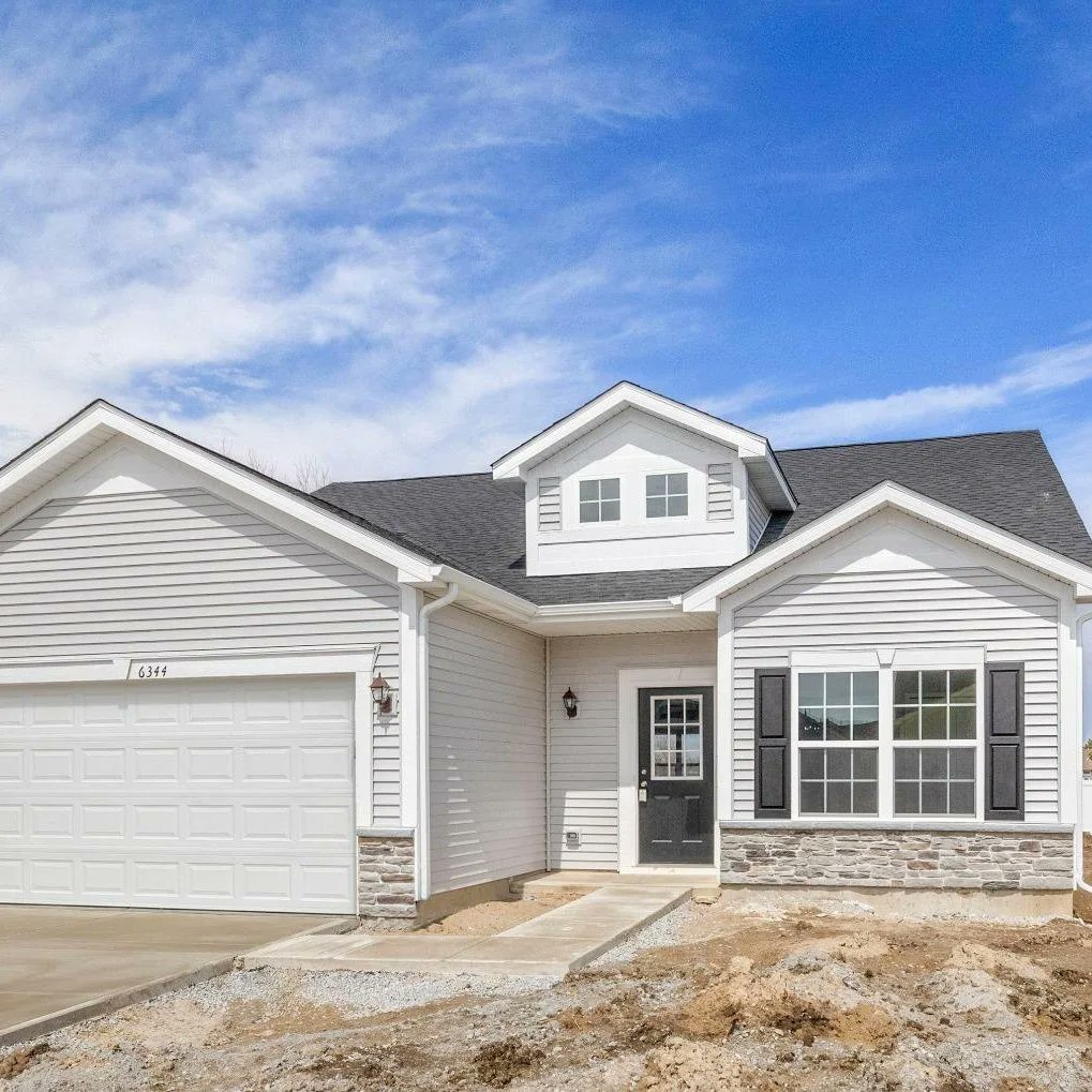 New build in Portage! $329,620
🌿 2 Bedroom
🌿 Cathedral ceilings 
🌿 Gorgeous fireplace 
🌿 Portage has a lot of parks, bikeways and trails and close to the Dunes National Lakeshore!.🌊
Full listing available here:
soldwithchristina.com/property/50959… (no registration needed)
#portgage
