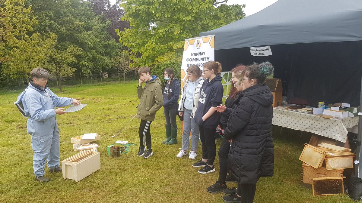 BxaHumanities's tweet photo. A fine day o coos, crisps, ice cream, bees, burgers an dubs. Learning a muckle heap about #careers in farming at @mackiesscotland with the help of @RNCI1. Geography &amp; Science collaboration. https://t.co/qEAw9dbvfe