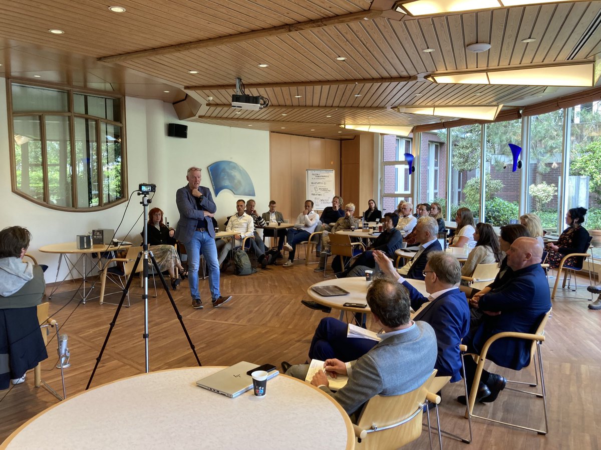 Leergang digitale transformatie op Haagse kantoor van Unie van ⁦<a href="/waterschappen/">Unie v Waterschappen</a>⁩, samen met collega’s van het Waterschapshuis - de ICT-club van de waterschappen - en ⁦<a href="/STOWAwater/">STOWA</a>⁩.