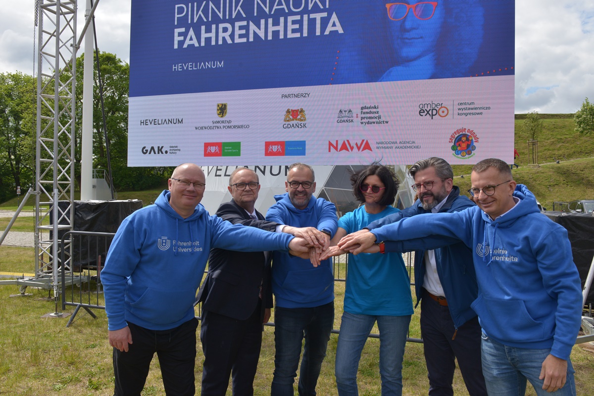 Uczelnie Fahrenheita (FarU) (@faruniv) on Twitter photo Pierwszy Piknik Nauki Fahrenheita za nami! Serdecznie dziękujemy uczestnikom za aktywny udział! Relacja z wydarzenia dostępna jest na stronie #FarU bit.ly/3merx1r.
🤝 Razem możemy więcej <a href="/GUMedGdansk/">Gdański Uniwersytet Medyczny (GUMed)</a>, <a href="/PolitechnikaGda/">Politechnika Gdańska</a>, <a href="/Uniwersytet_GD/">Uniwersytet Gdański</a>, #Hevelianum
📷 K. Krzempek/PG Pierwszy Piknik Nauki Fahrenheita za nami! Serdecznie dziękujemy uczestnikom za aktywny udział! Relacja z wydarzenia dostępna jest na stronie #FarU bit.ly/3merx1r.
🤝 Razem możemy więcej <a href="/GUMedGdansk/">Gdański Uniwersytet Medyczny (GUMed)</a>, <a href="/PolitechnikaGda/">Politechnika Gdańska</a>, <a href="/Uniwersytet_GD/">Uniwersytet Gdański</a>, #Hevelianum
📷 K. Krzempek/PG