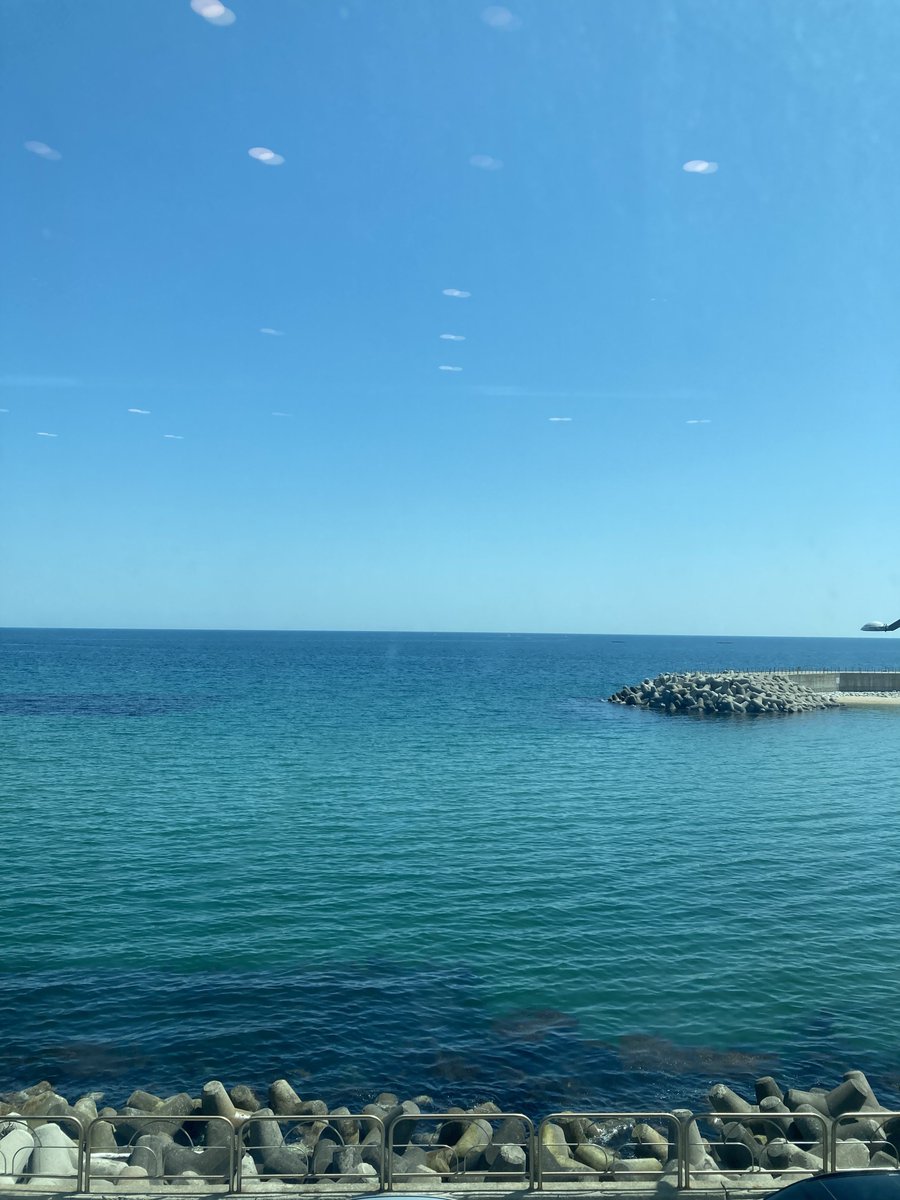 alrrudtm's tweet photo. 바다에 다녀왔어요🥰🥰 정리할 것 도 있고 바다 소리 들으�� 쉬고 싶었는데 날도 너무 좋고 사람도 없어서 잘 다녀온 것 같아요 https://t.co/o4MnSvvCTz