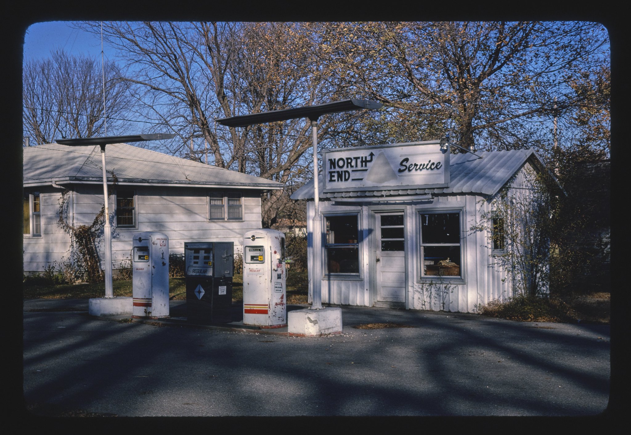 old roadside pics on Twitter "north end service station, faribault