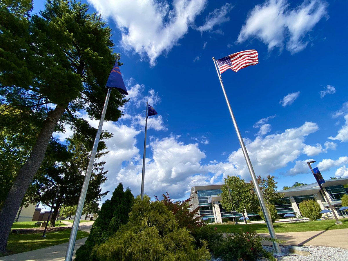 uwplatteville's tweet photo. This Memorial Day we remember all of those who made the ultimate sacrifice and we thank you for your service. 🧡🇺🇸💙 #memorialday #uwplatteville https://t.co/PQNJiZcVCc