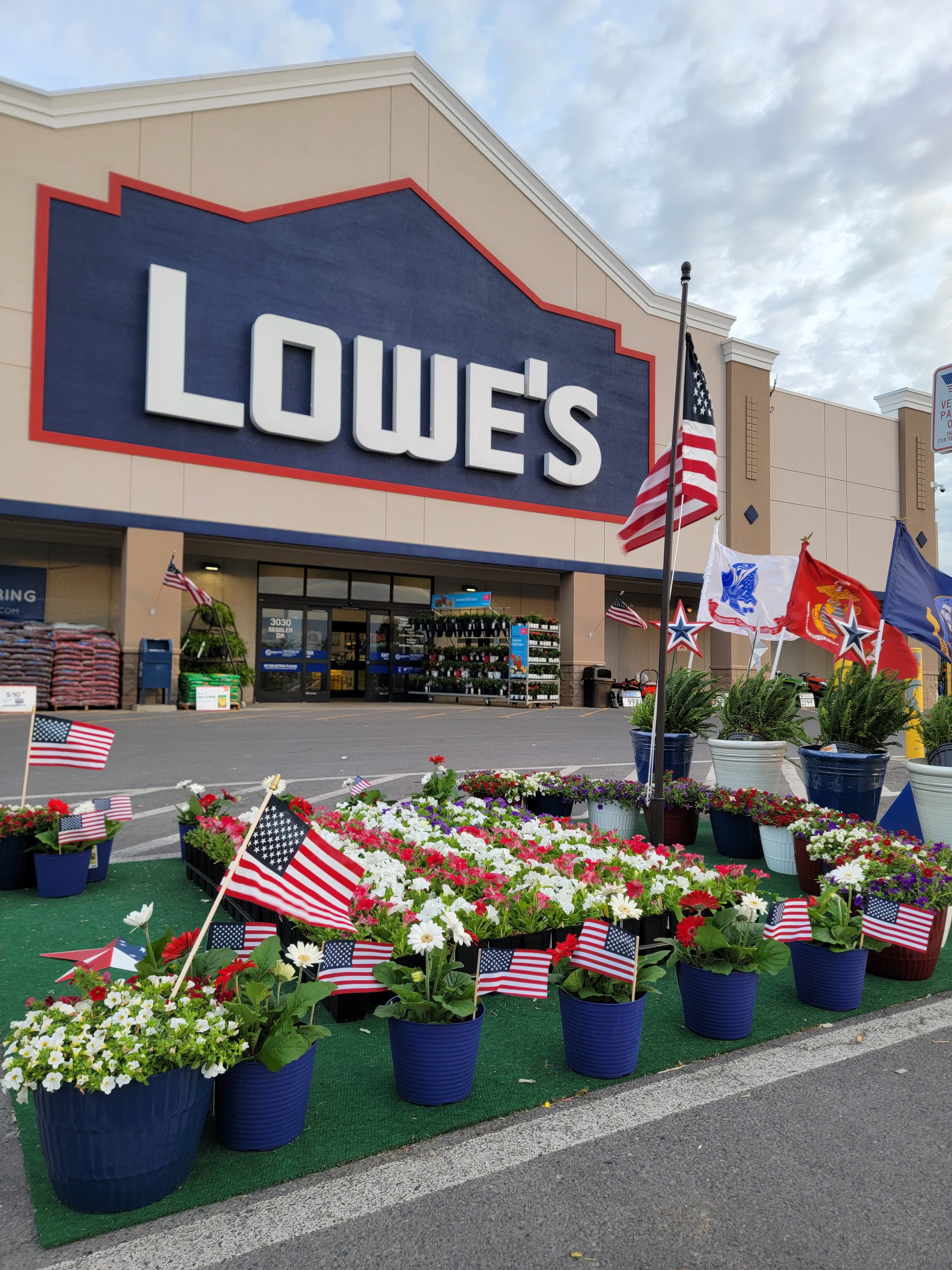 Lowe's Media on Twitter "Lowe's of Rochester, NH 🇺🇸 https//t.co